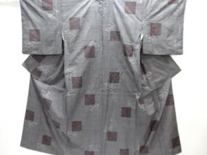 色紙に花模様織り出し本場泥大島紬着物(5マルキ)